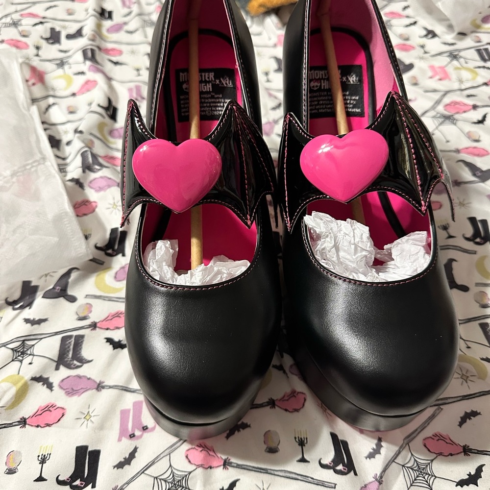 NWOB YRU Monster High Draculaura Deelite Heels - Picture 3 of 8